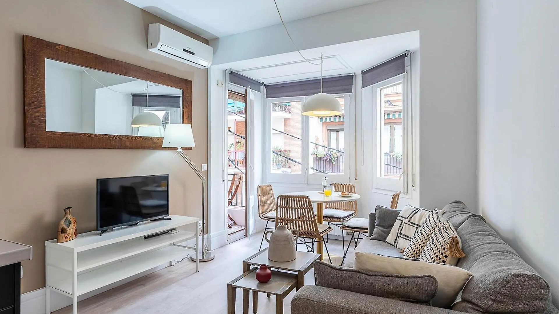4212 - Ab Poble Sec location